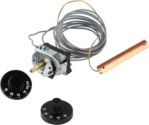 Temperaturregler mit einem Motor und zwei Drehknöpfen, hergestellt von Bosch. Der Regler ist für Temperatursteuerungen in Heizsystemen konzipiert.